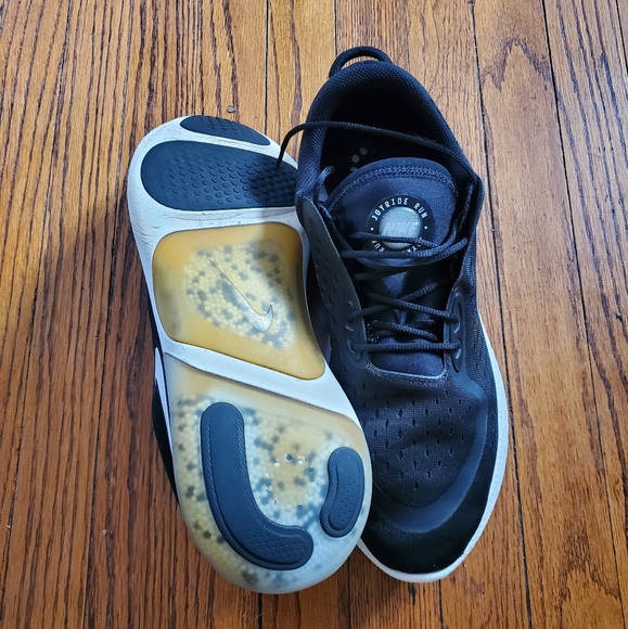 #3040 Nike Running Shoes - Picture 3 of 5